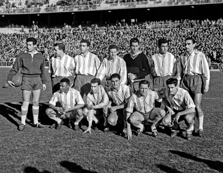 (de pie): Piris, Vicente, González, Pellejero, Candi, Baena, Larrabeiti. (agachados): Ben Barek, Pérez, Mauri, Rius, Navarro 