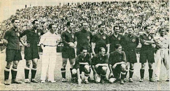 De pie: Iraragorri, Lángara, Moncho Encinas (entrenador) Quincoces, Zamora, Cilaurren, Fede, Lafuente y Luis Regueiro; 
Agachados: Ciriaco, Gorostiza y Muguerza.