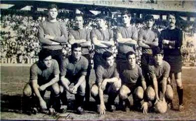 De pie: Díaz, Román, Barrientos, Azurmendi, Corrales, Echevarría;
Agachados: Quinichi, Lolín, Ormaza, Velasco y Lima.